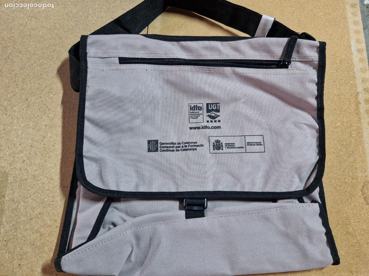 Segunda Mano: BONITO BOLSO DE MANO PARA PC. GENERALITAT DE CATALUNYA. COLOR GRIS.