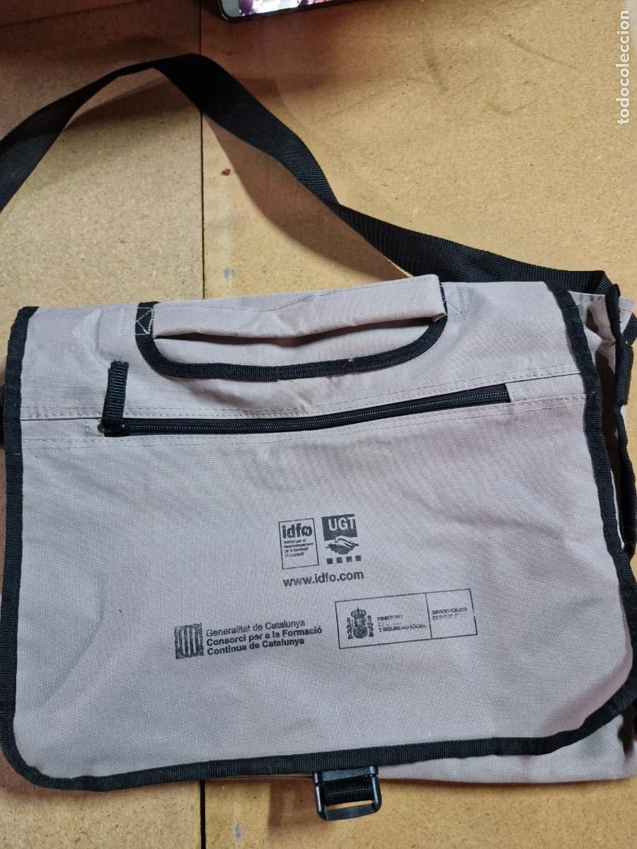 Segunda Mano: BONITO BOLSO DE MANO PARA PC. GENERALITAT DE CATALUNYA. COLOR GRIS.