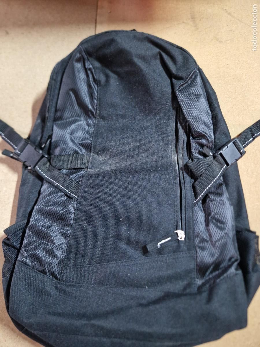 Segunda Mano: BONITO MORRAL COLOR NEGRO. PERFECTO ESTADO