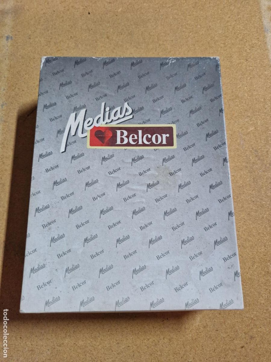 Segunda Mano: BONITAS MEDIAS VELADAS PARA MUJER. NUEVOS. TALLA M 2 BLANCAS 1 NEGRA