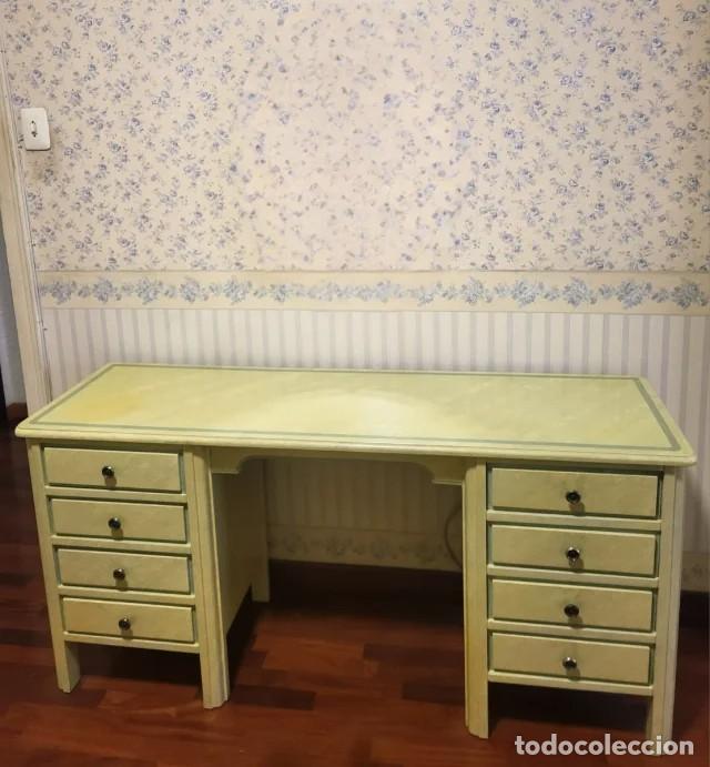 Segunda Mano: Tocador de madera beige y verde en Barcelona