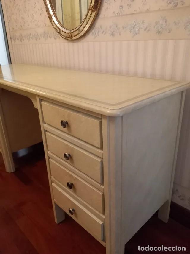 Segunda mano: Tocador de madera beige y verde en Barcelona - Foto 2