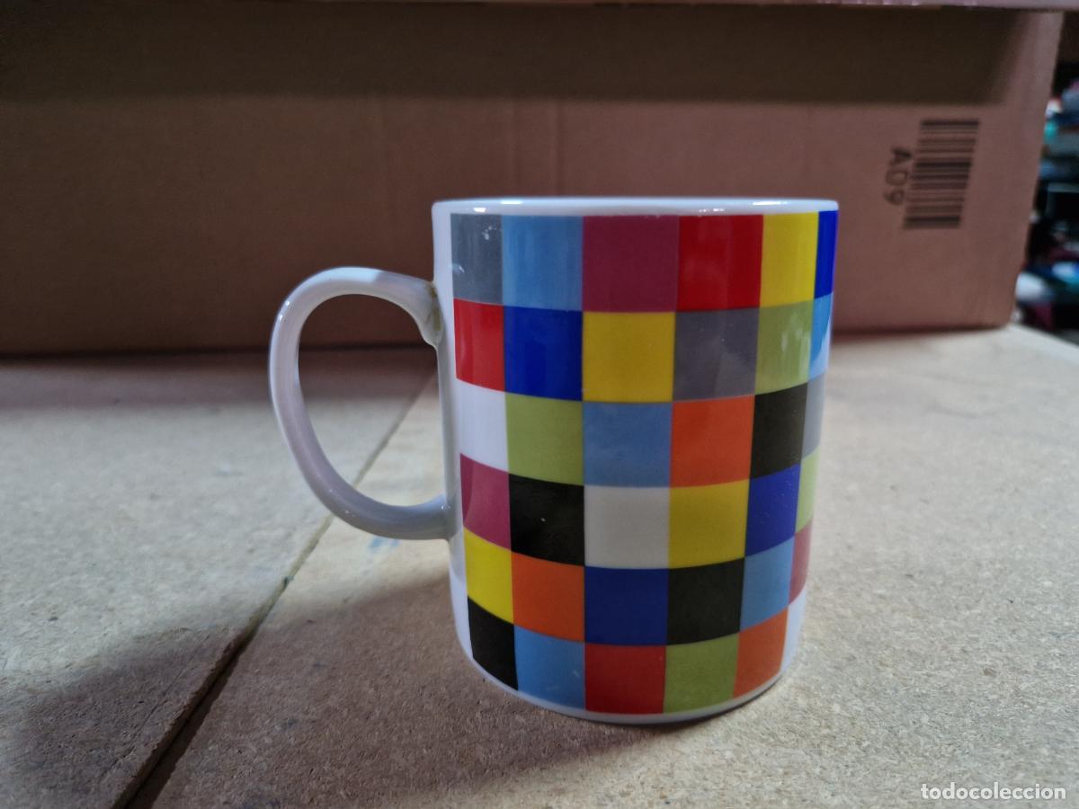 Segunda Mano: BONITA TAZA. CUADROS DE COLORES.