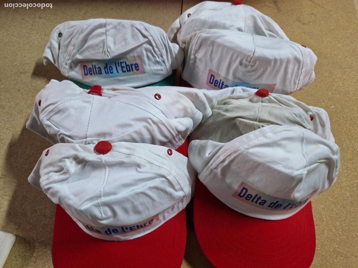 Segunda Mano: BONITO DE GORRAS. COLOR BLANCO-ROJO. PELTA DEI'EBRE14