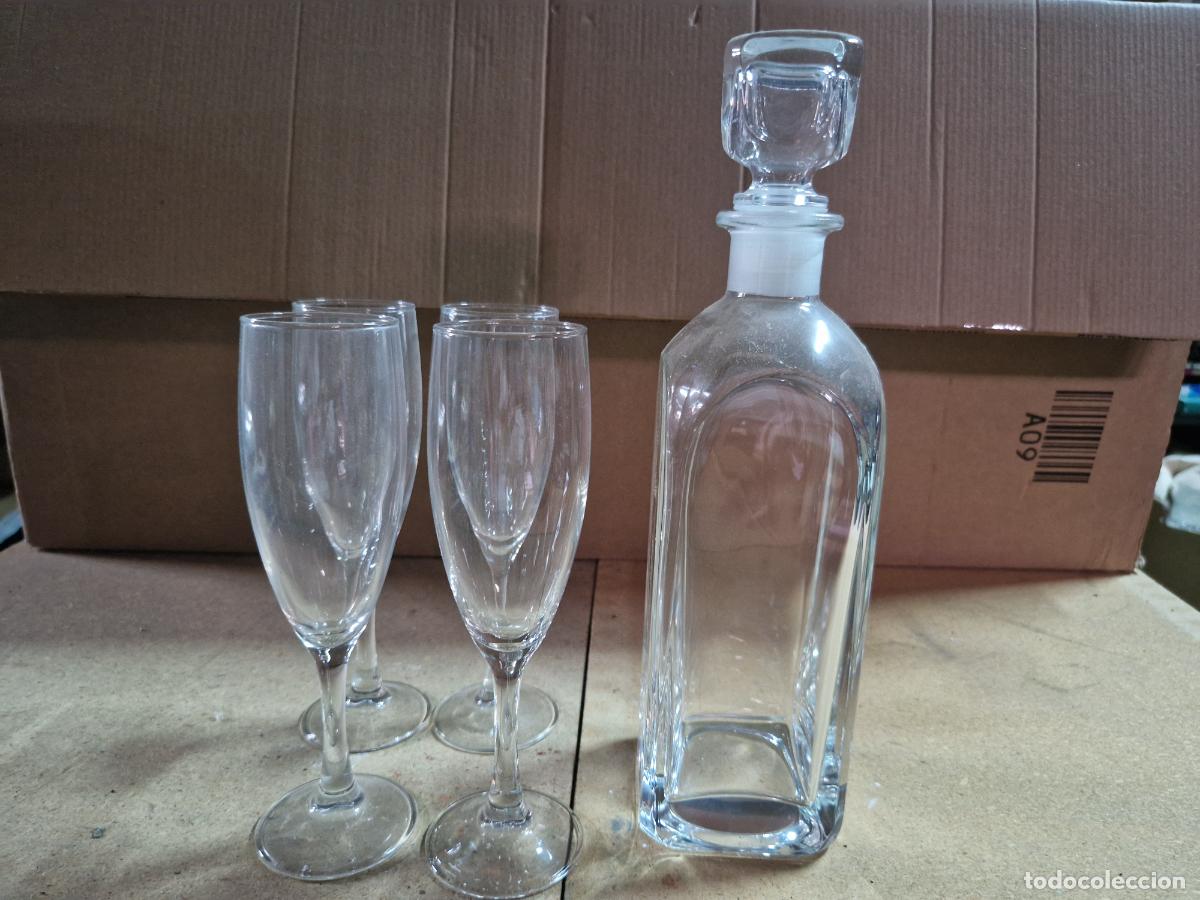 Segunda Mano: BONITA BOTELLA DE CRISTAL + 4 COPAS. MEDIDA 19*6