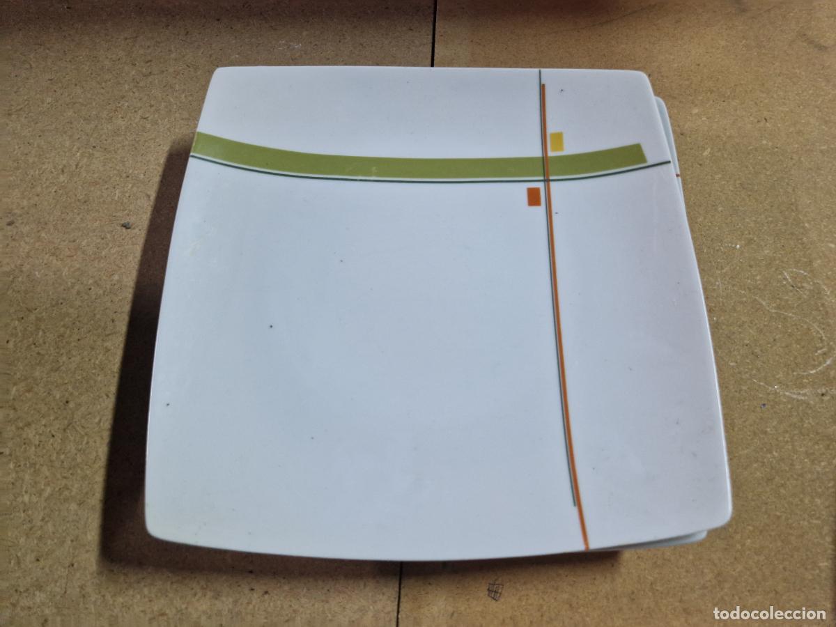 Segunda Mano: 2 BONITOS PLATOS DE CERAMICA. COLOR BLANCO. MEDIDA 26*26