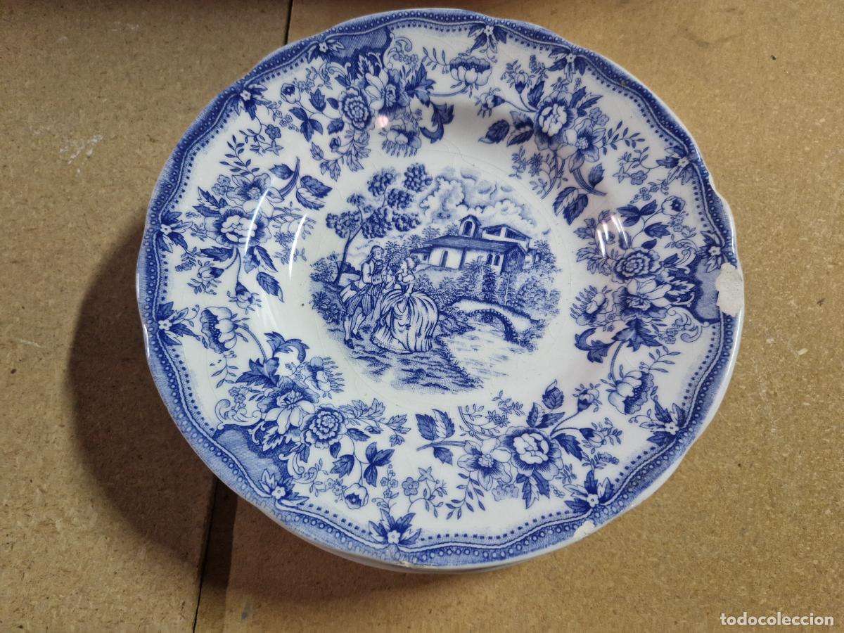 Segunda Mano: 4 BONITOS PLATOS DE PORCELANA. COLOR AZUL. DISE&Ntilde;OS UNICOS. MEDIDA 23*23