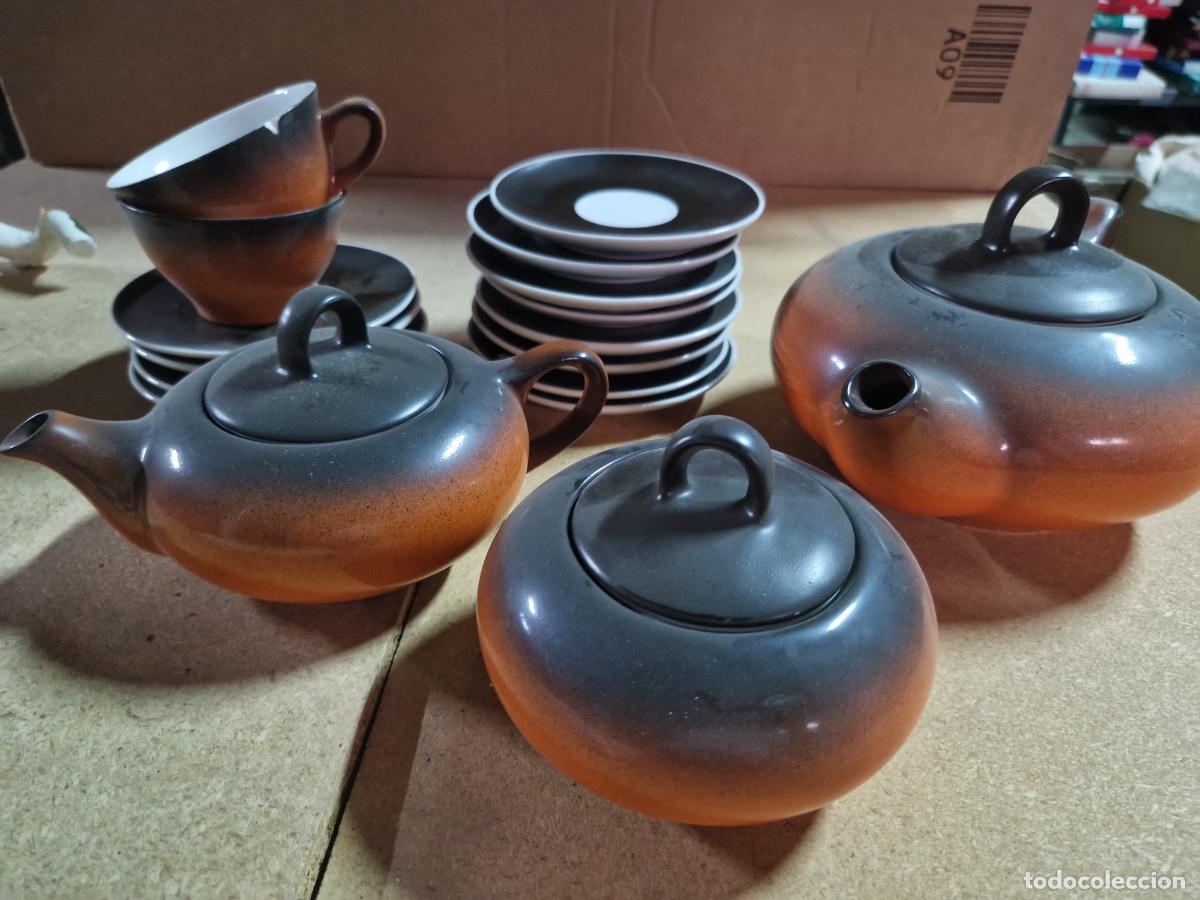Segunda Mano: BONITO JUEGO DE TETERAS, PLATOS, Y TAZAS DECAFE. COLOR NARANJA.