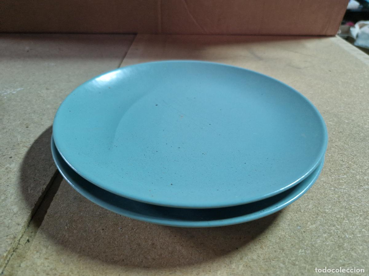 Segunda Mano: 2 BONITOS PLATOS DE CERAMICA. COLOR AZUL AGUAMARINA. MEDIDA 19*19