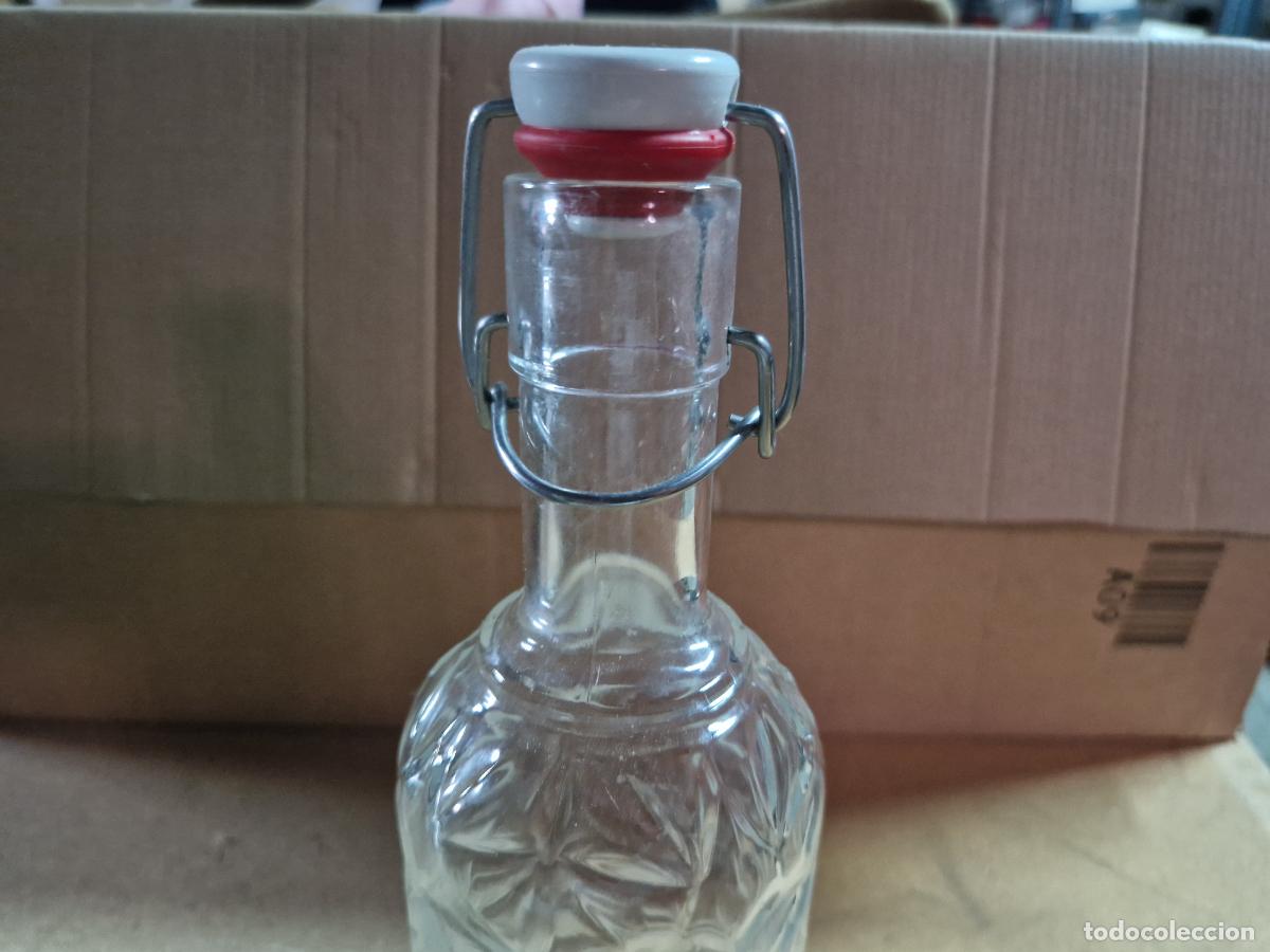 Segunda Mano: BONITA BOTELLA DE CRISTAL PARA AGUA.