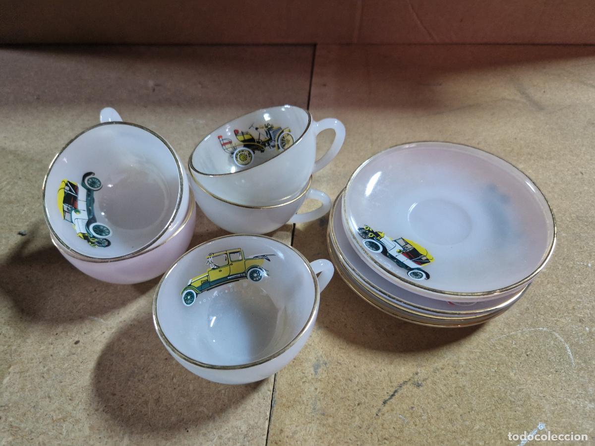 Segunda Mano: BONITO JUEGO DE TAZAS Y PLATOS. DIUJOS DE COCHES ANTIGUOS.