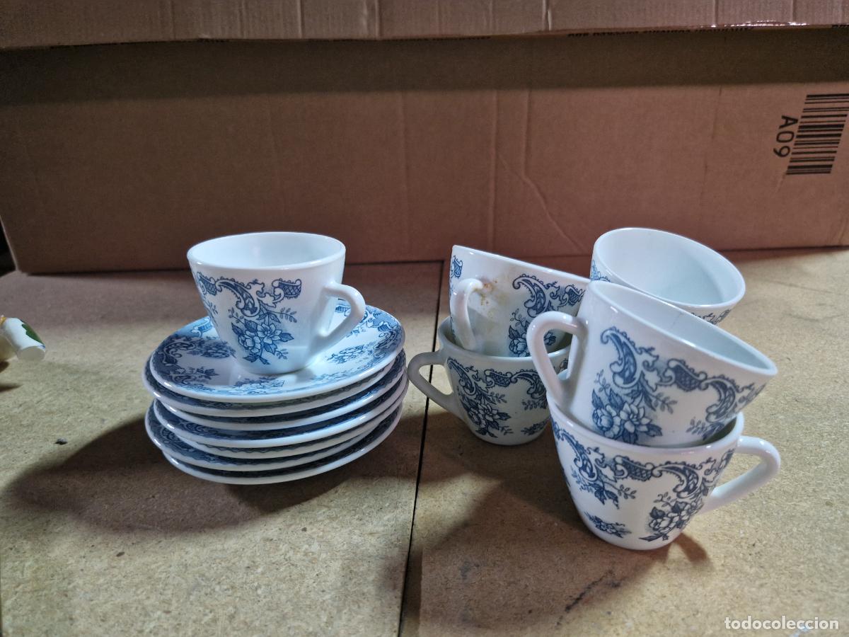 Segunda Mano: BONITO JUEGO DE TAZAS Y PLATOS. COLORES AZUL CON FLORES.