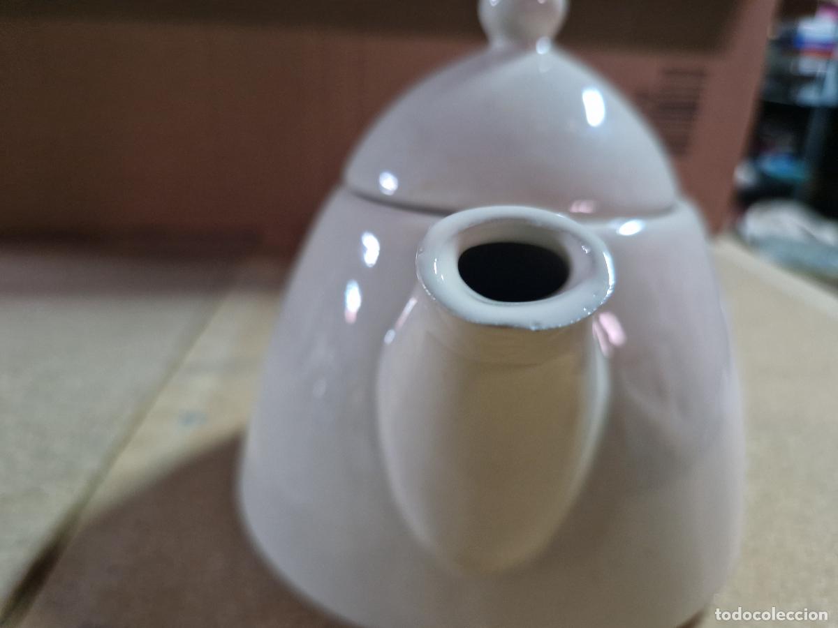 Segunda mano: BONITA TETERA DE PORCELANA. - Foto 3