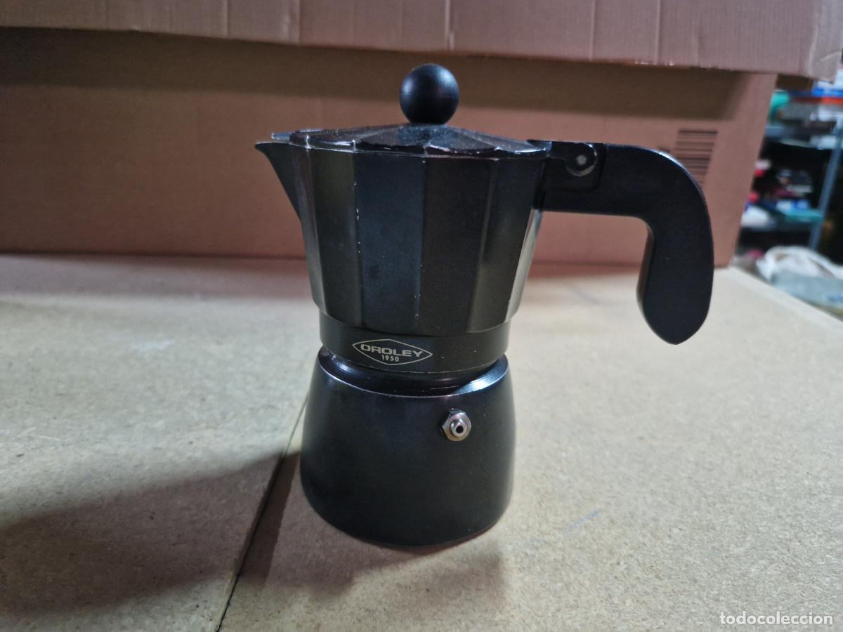 Segunda Mano: BONITA CAFETERA DE ESTUFA COLOR NEGRO.