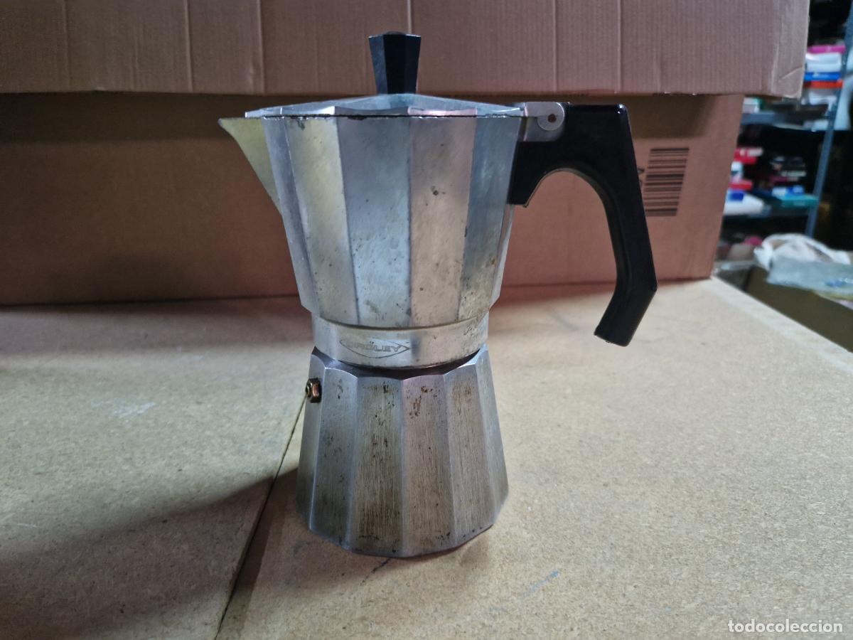 Segunda mano: BONITA CAFETERA DE ESTUFA COLOR PLATEADA - Foto 1