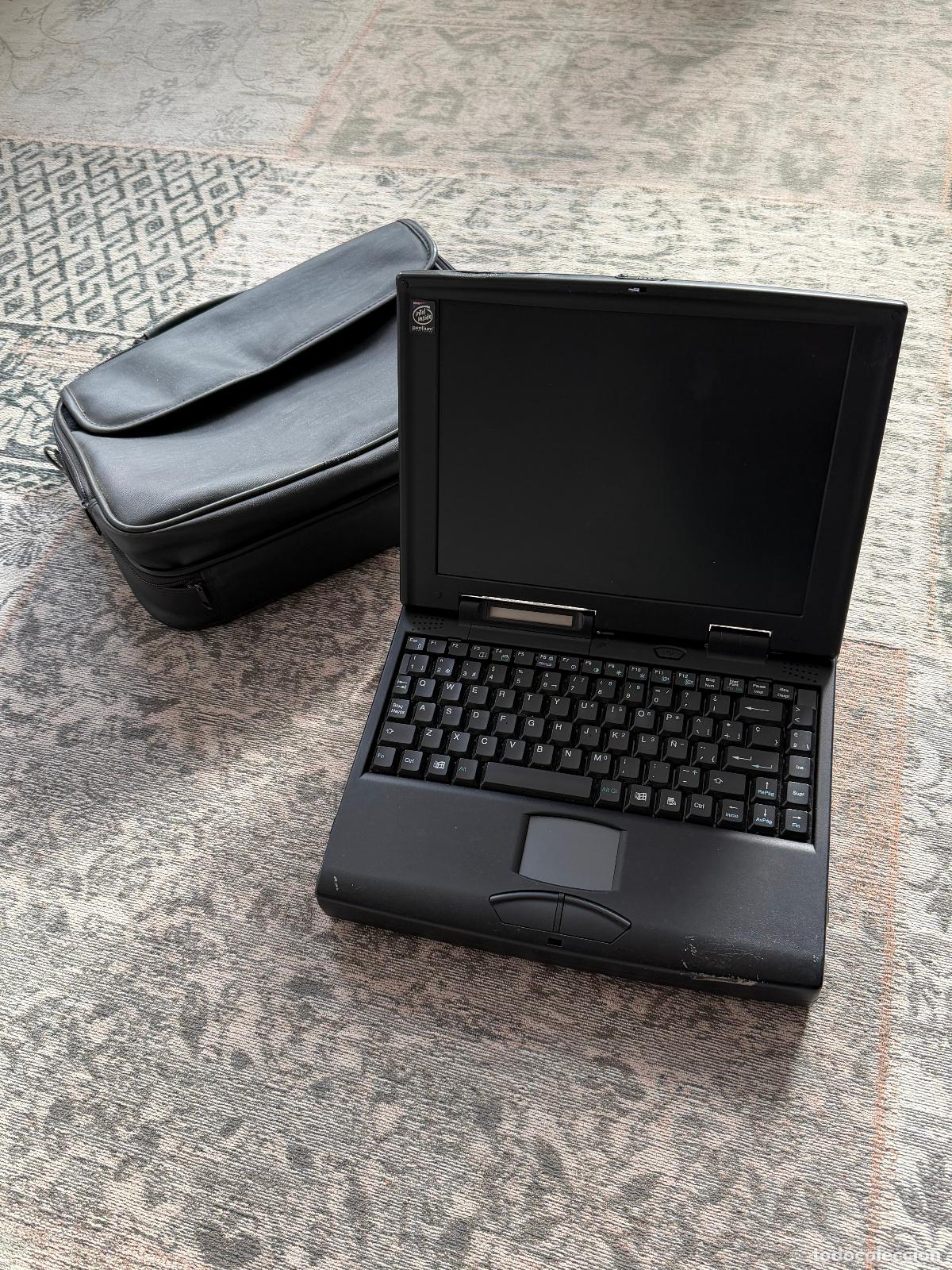 Segunda Mano: ORDENADOR PORT&Aacute;TIL HYUNDAI NOTEBOOK HN-5000 PENTIUM-233MMX VINTAGE RETRO - CON FUNDA MALET&Iacute;N