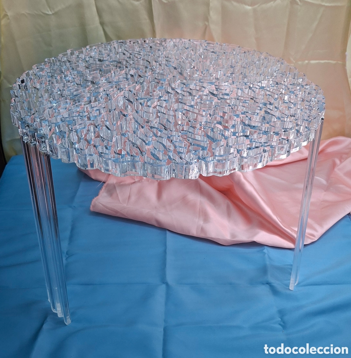 Segunda mano: Mesa de dise&ntilde;o marca kartell