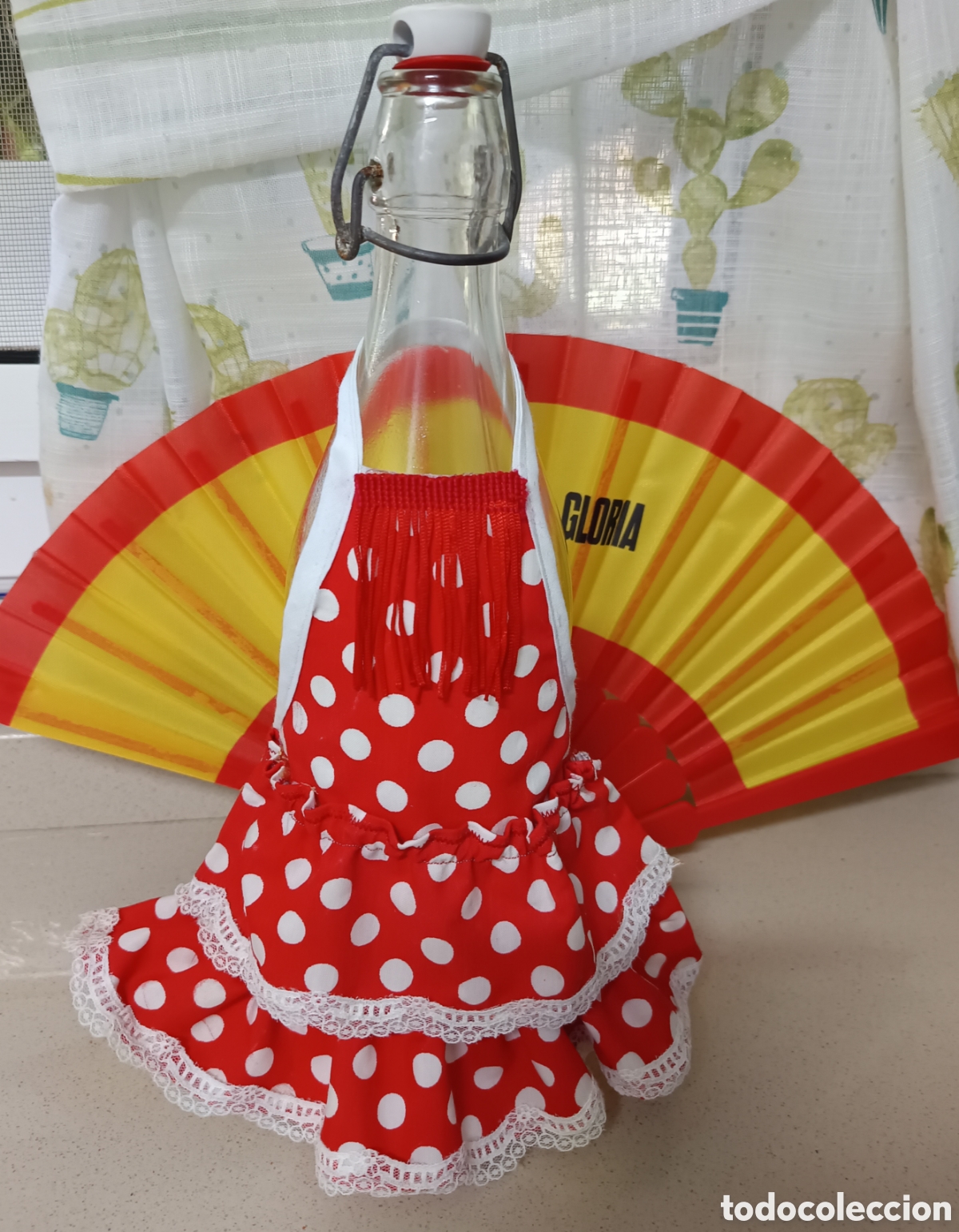 Segunda mano: Preciosa funda para botellas de vestido de flamenca, gitana, faralaes