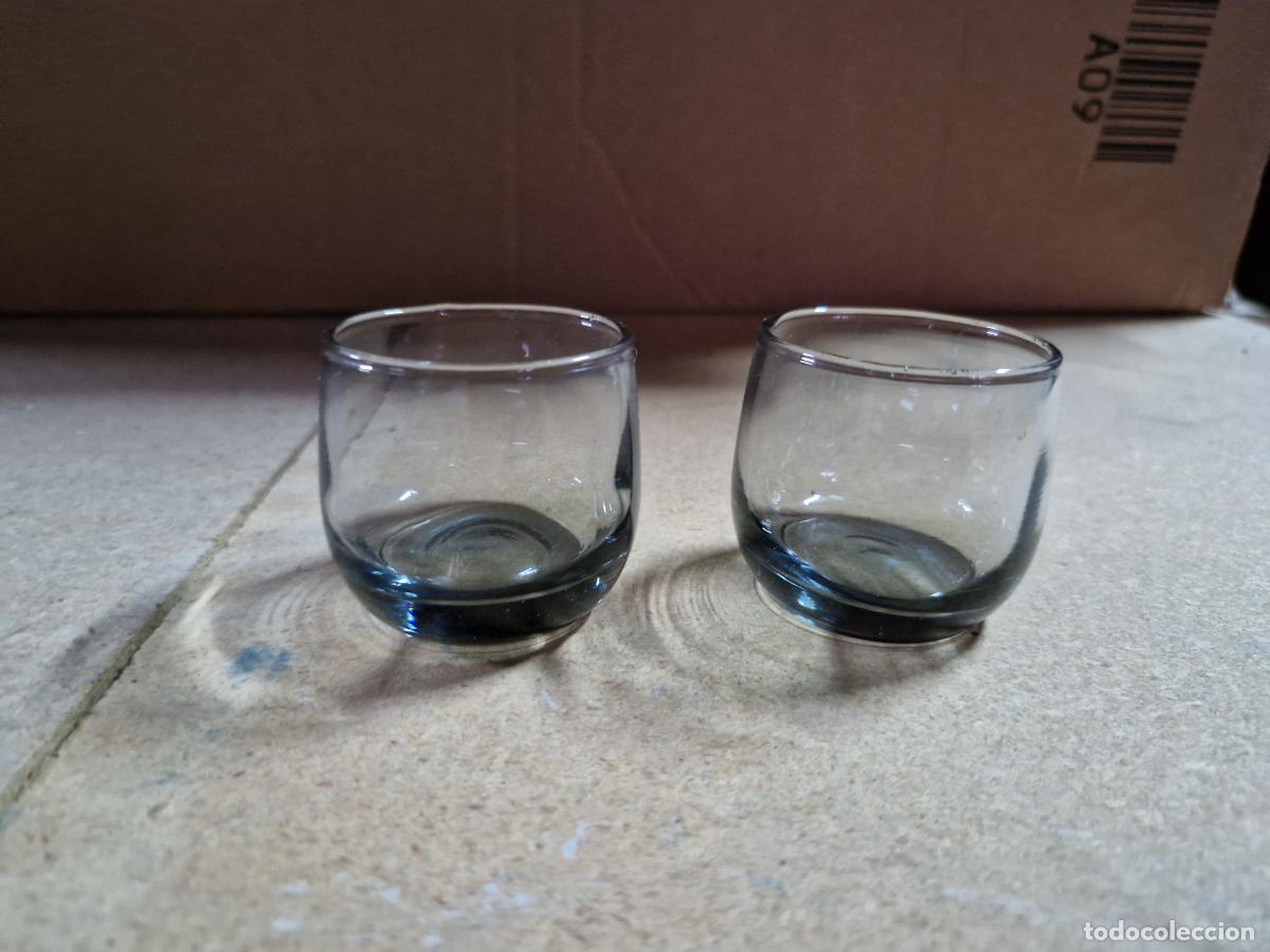 Segunda mano: 2 BONITAS MINI COPAS. SHOT.MORADAS. 4*5 - Foto 1