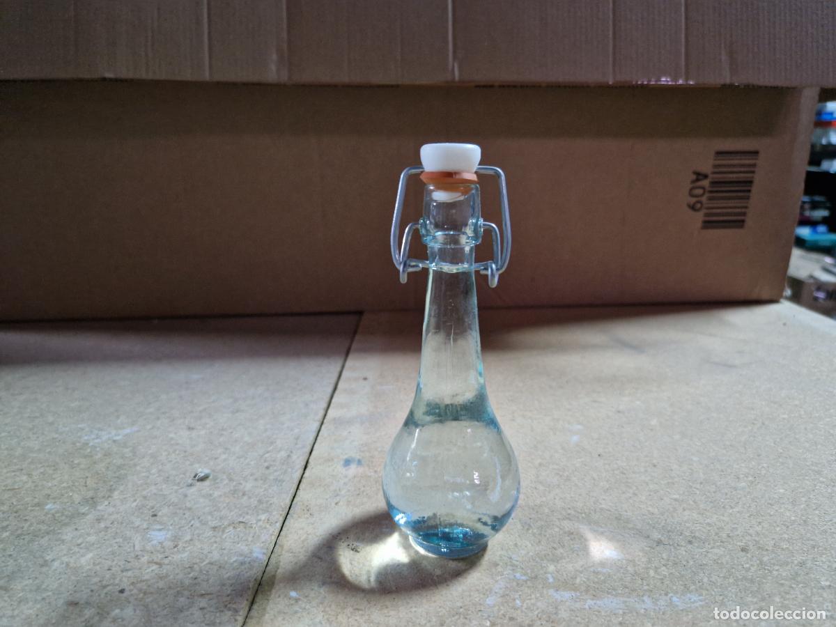 Segunda mano: BONITA MINI BOTELLA DE CRISTAL.