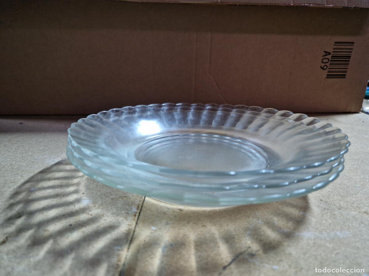 Segunda mano: 3 BONITOS PLATOS DE CRISTAL. FORMA DE FLORES. MEDIDA 22*22