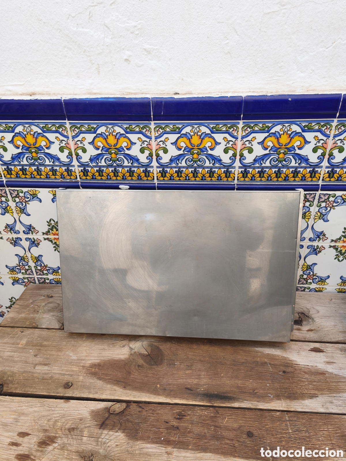 Segunda mano: Estante de acero inoxidable para rollos de papel hosteleria