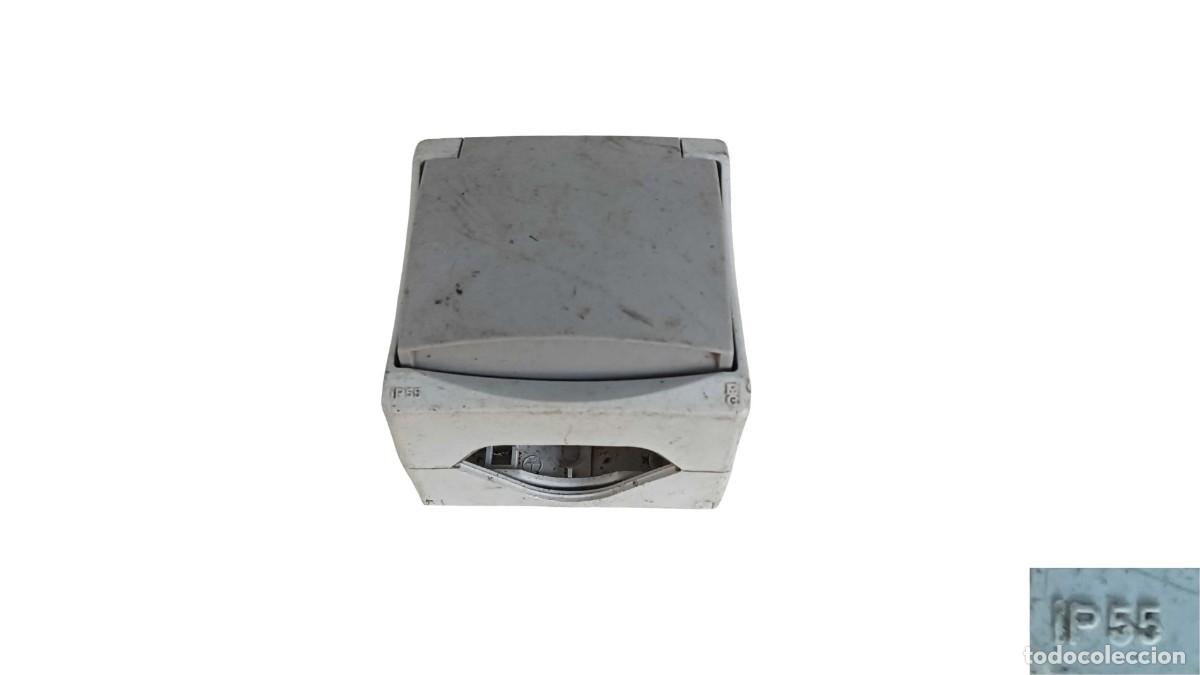 Segunda mano: BASE DE ENCHUFE ESTANCA LEGRAND PLEXO IP55 - USO EXTERIOR