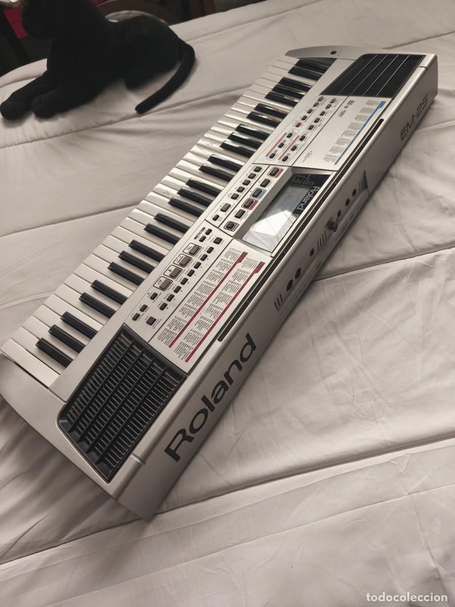 Segunda mano: Roland EM-25 . teclado creativo alta calidad . Con disquete FDD de 3,5&rdquo; . plateado . LEER AL DETALLE