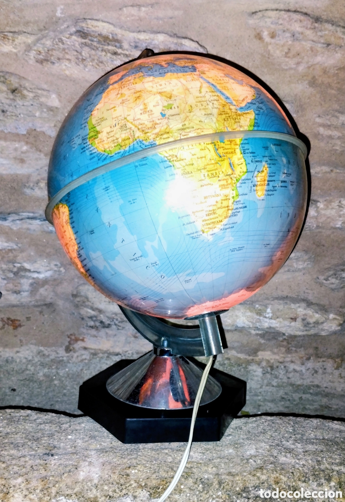 D'Occasion: BOLA DEL MUNDO CON LUZ vintage EN BUEN ESTADO y FUNCIONA PERFECTAMENTE con se&ntilde;ales de uso normales