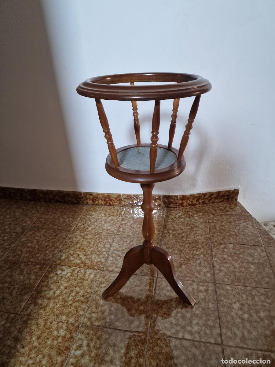 Segunda mano: Lote 2764. Macetero de madera, 65x23