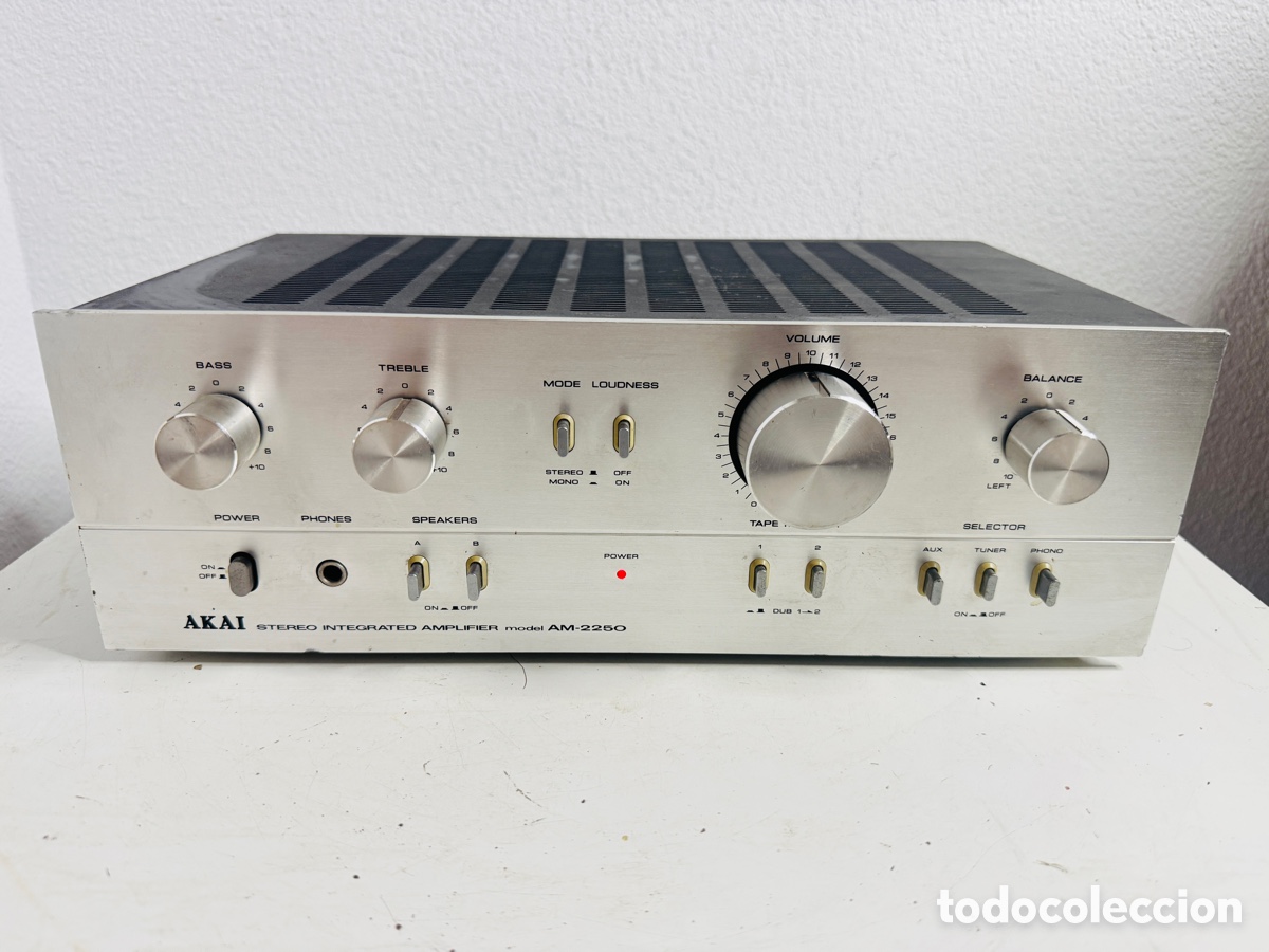 Segunda mano: Akai AM-2250 Hifi Vintage Stereo Amplifier Enciende No Probado