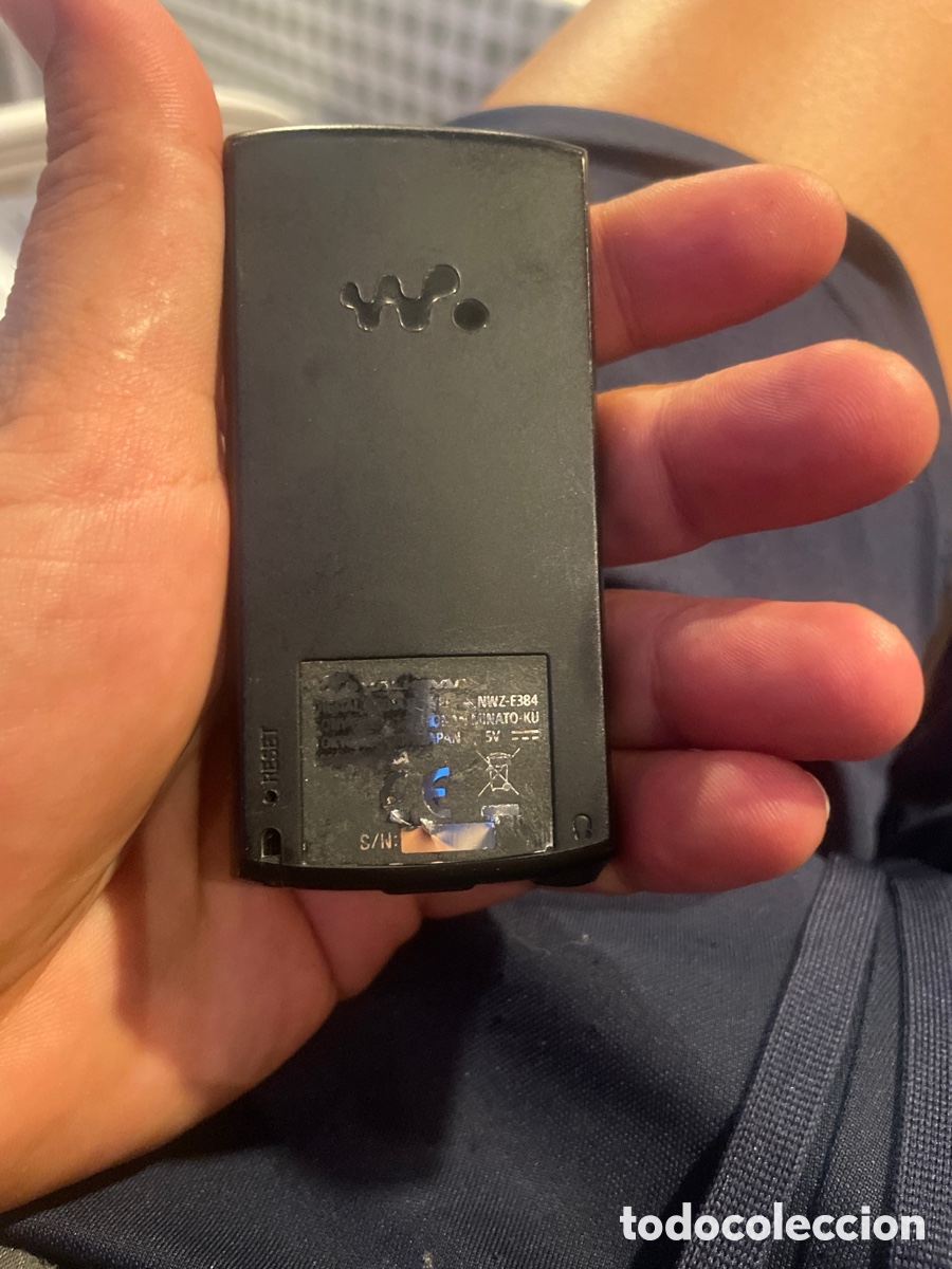 Segunda mano: Sony Walkman NWZ-E384 8GB - Funciona, pero dej&oacute; de encender - Foto 2