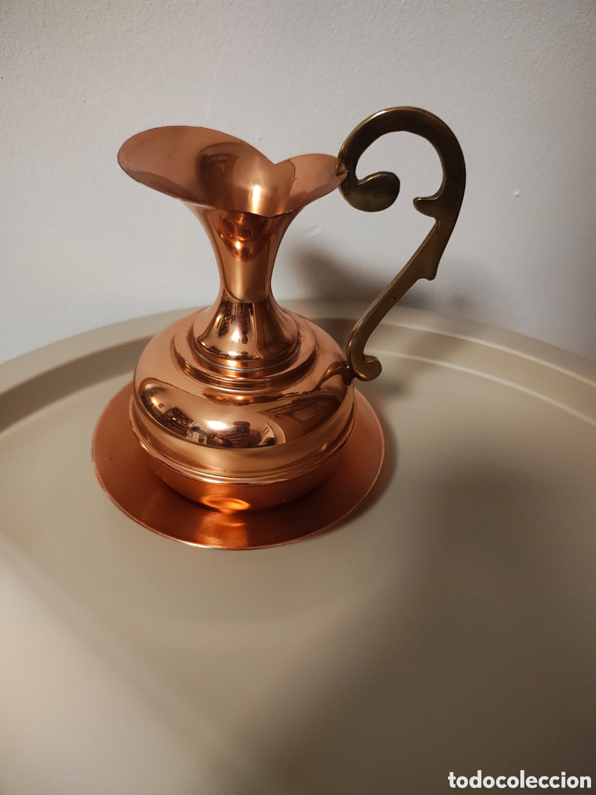 Segunda mano: Jarra y plato de cobre y bronce