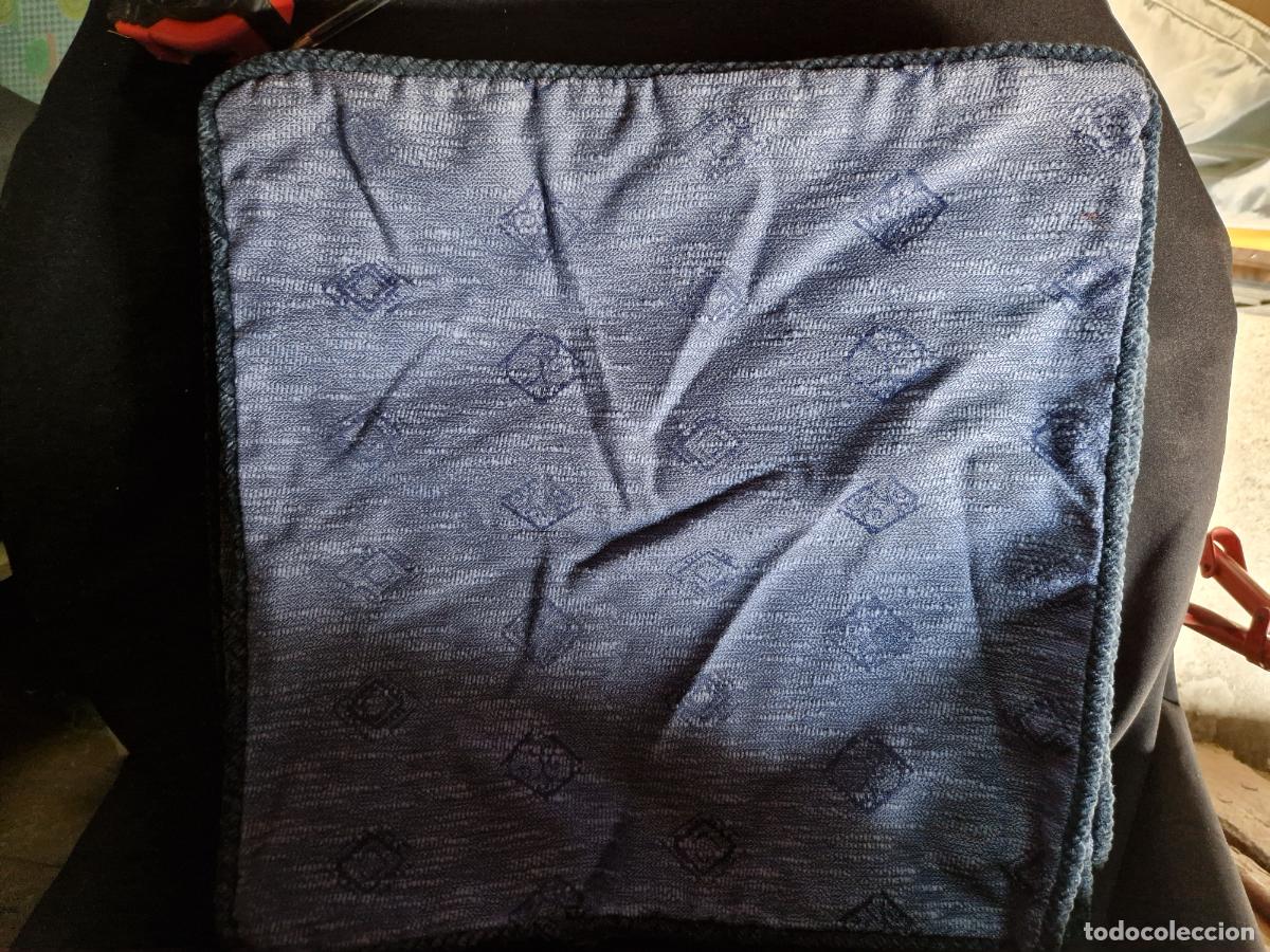 Segunda mano: 10 BONITAS FUNDAS PARA COJINES. COLOR AZUL. MEDIDA 40*40