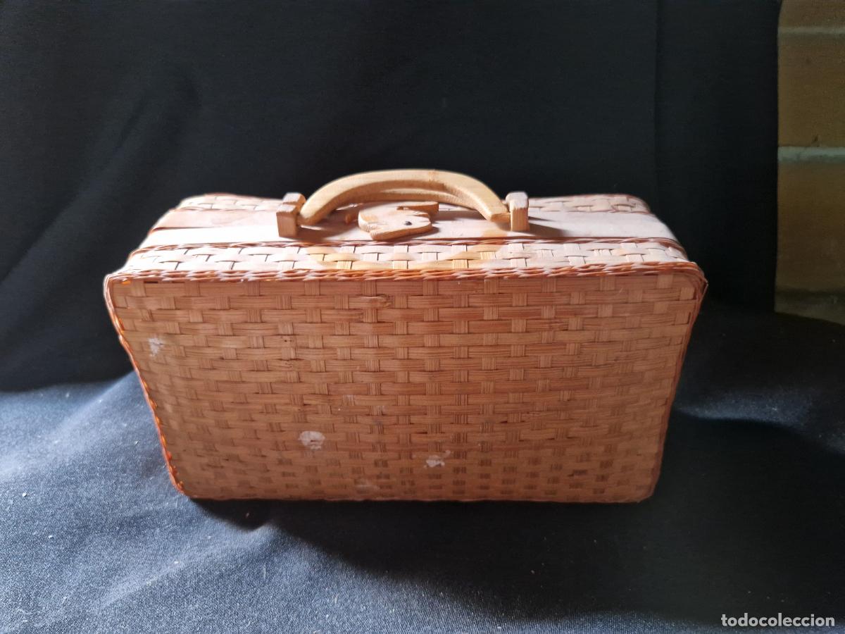 Segunda mano: BONITA MINI MALETA ESTILO MIMBRE. VINTAGE