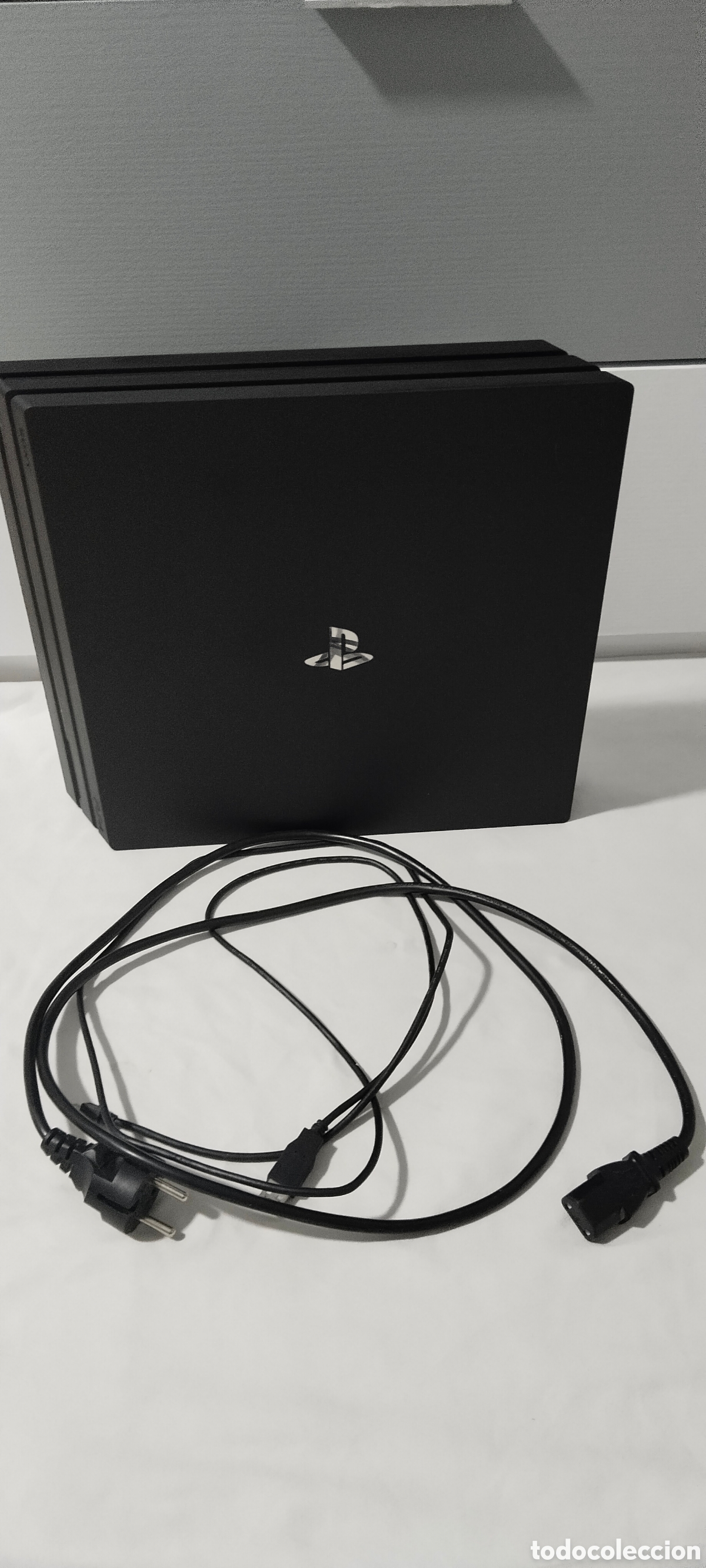 Segunda mano: PS4 Pro - lector vertical