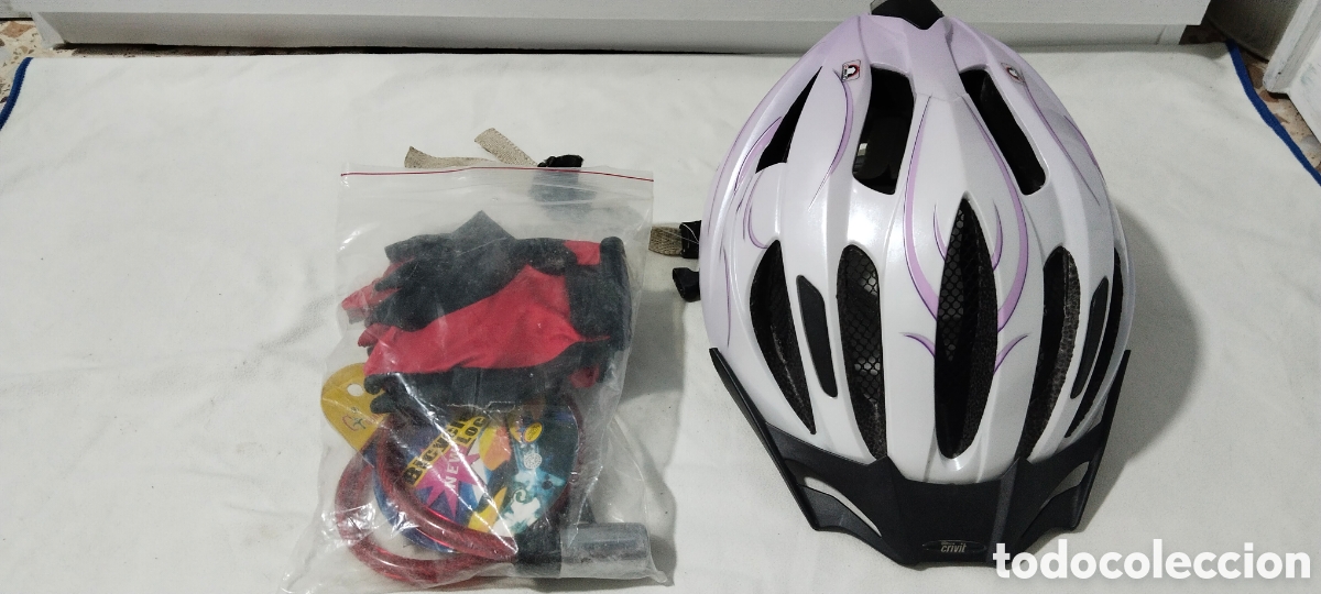 Segunda mano: Lote ciclismo casco, guantes y candado