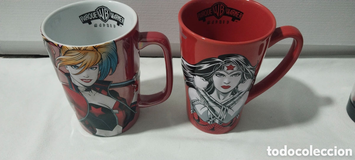 Segunda mano: Lote tazas y botellas Parque Warner - Foto 2