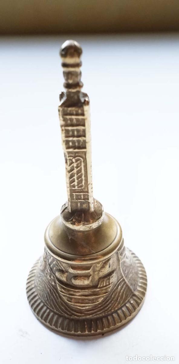 Segunda mano: Campanilla de lat&oacute;n con minarete - Foto 1