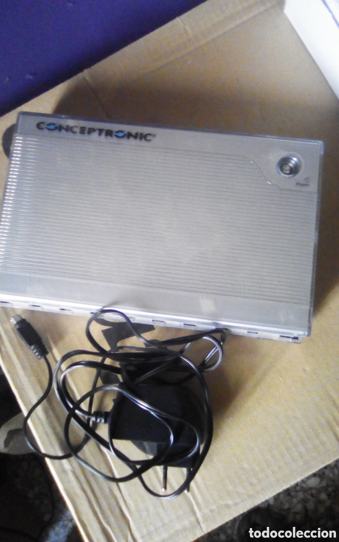 Segunda mano: Caja carcasa para disco duro externo. Conceptronic. USB 5,25&rdquo;. IDE BOX. Con su adaptador corriente.