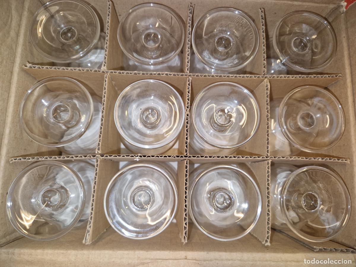 Segunda mano: BONITO JUEGO DE 24 COPAS DE CRISTAL. MEDIDA 9*4CM
