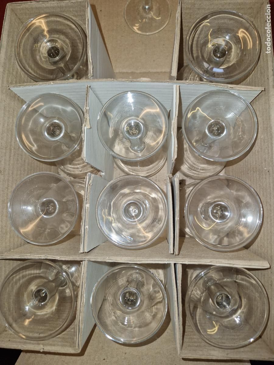 Segunda mano: BONITO JUEGO DE 12 COPAS DE CRISTAL. MEDIDA 12*6CM