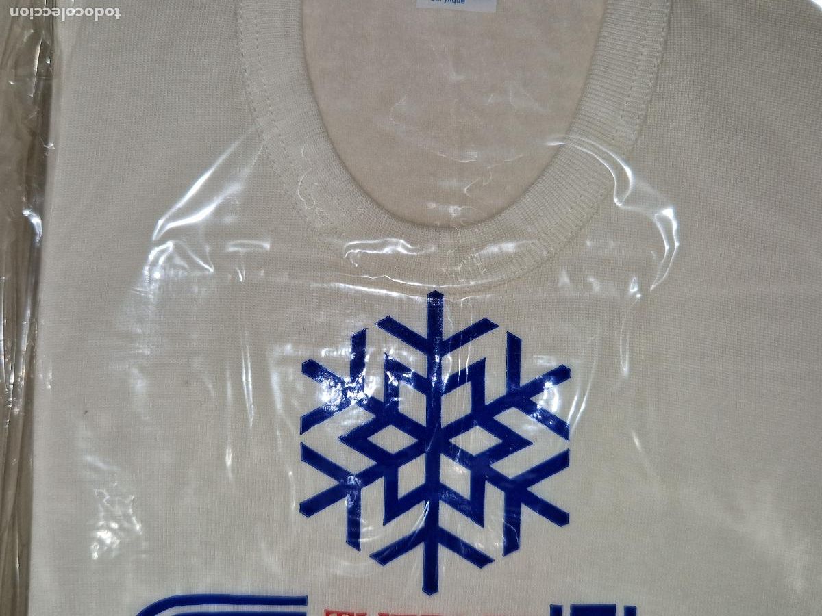 Segunda mano: BONITO JUEGO DE 5 CAMISETAS BLANCAS PARA NI&Ntilde;@. TALLA 6