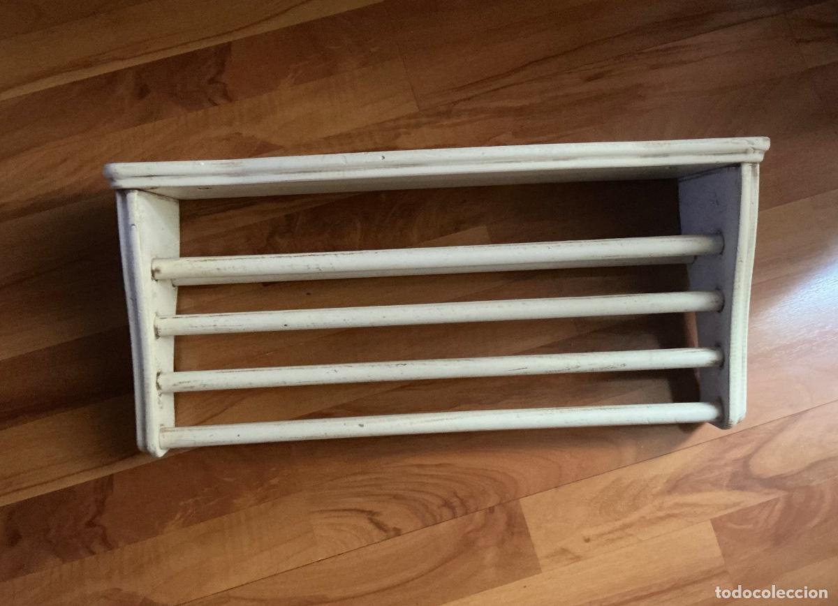 Segunda mano: Estante de madera, estilo envejecido. - Foto 1