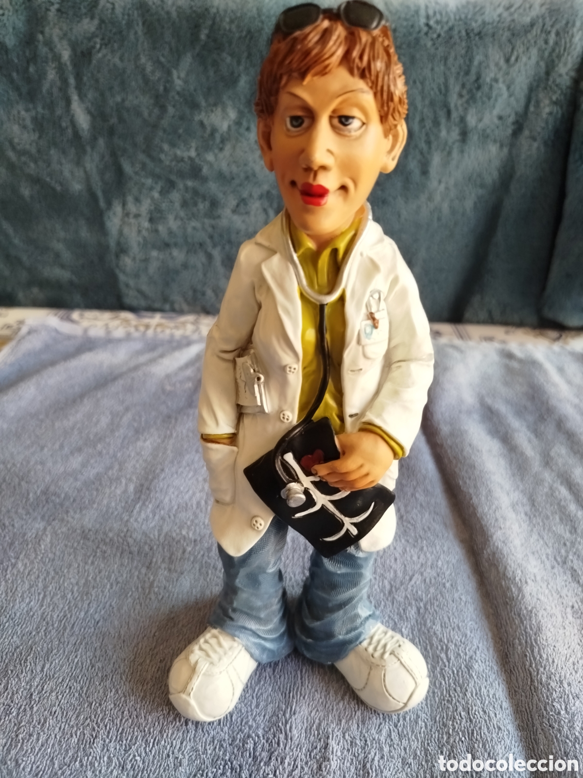 Segunda mano: Figura de doctora en resina fabricado por Xuetao.