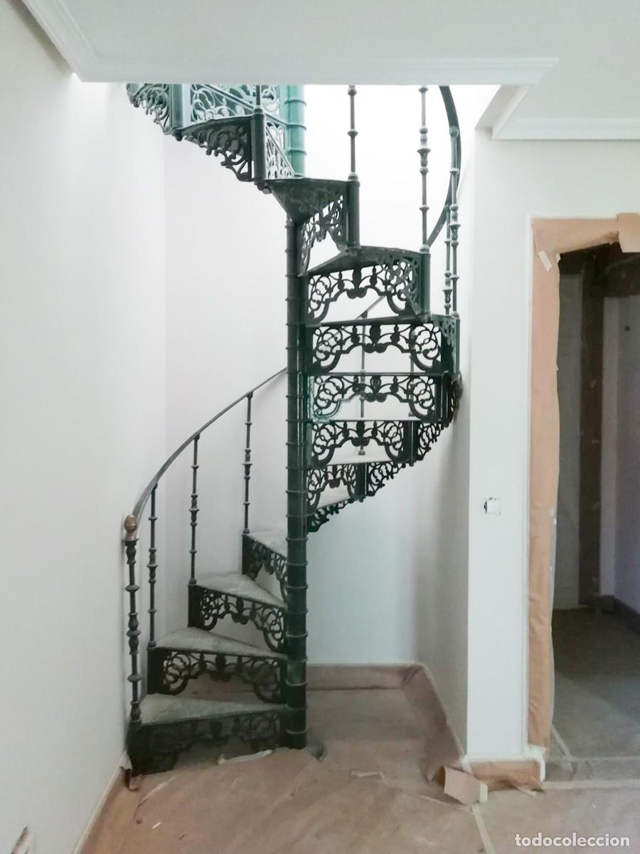Segunda mano: Escalera caracol hierro forjado verde