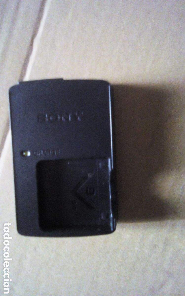 Segunda mano: Battery charger Sony. Cargador bater&iacute;as consola Sony.