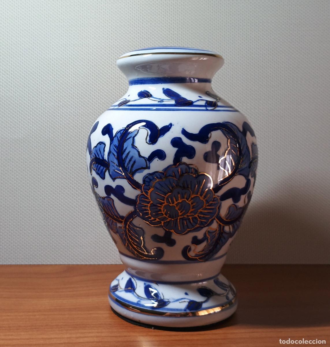 Segunda mano: Pi&eacute; de l&aacute;mpara de porcelana china de unos 16 cm de alto