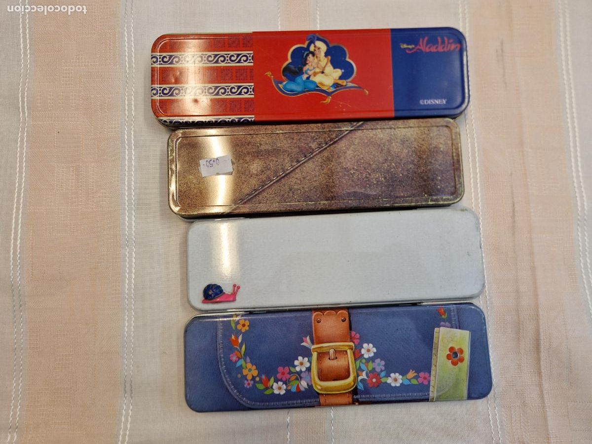Segunda mano: 4 BONITOS ESTUCHES PARA COLORES O BOLIGRAFOS.