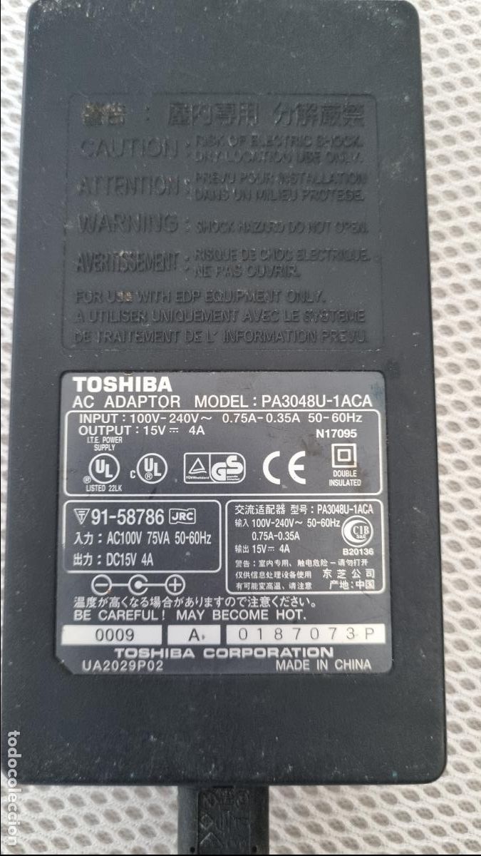 Segunda mano: Adaptador cargador Toshiba PA3048U-1ACA 15V 4A 60W &ndash; Funcionando